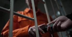 Prisoner is caught with drugs, cell phone, SIM cards and USB cables in his body upon returning from a precarious exit
