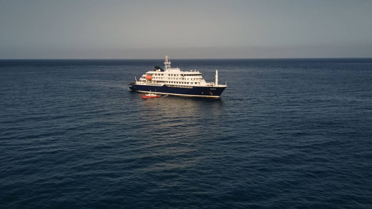 Cruise passengers with hantavirus reacted "very calmly" to the outbreak, reports person on board