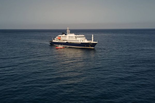 Cruise passengers with hantavirus reacted "very calmly" to the outbreak, reports person on board
