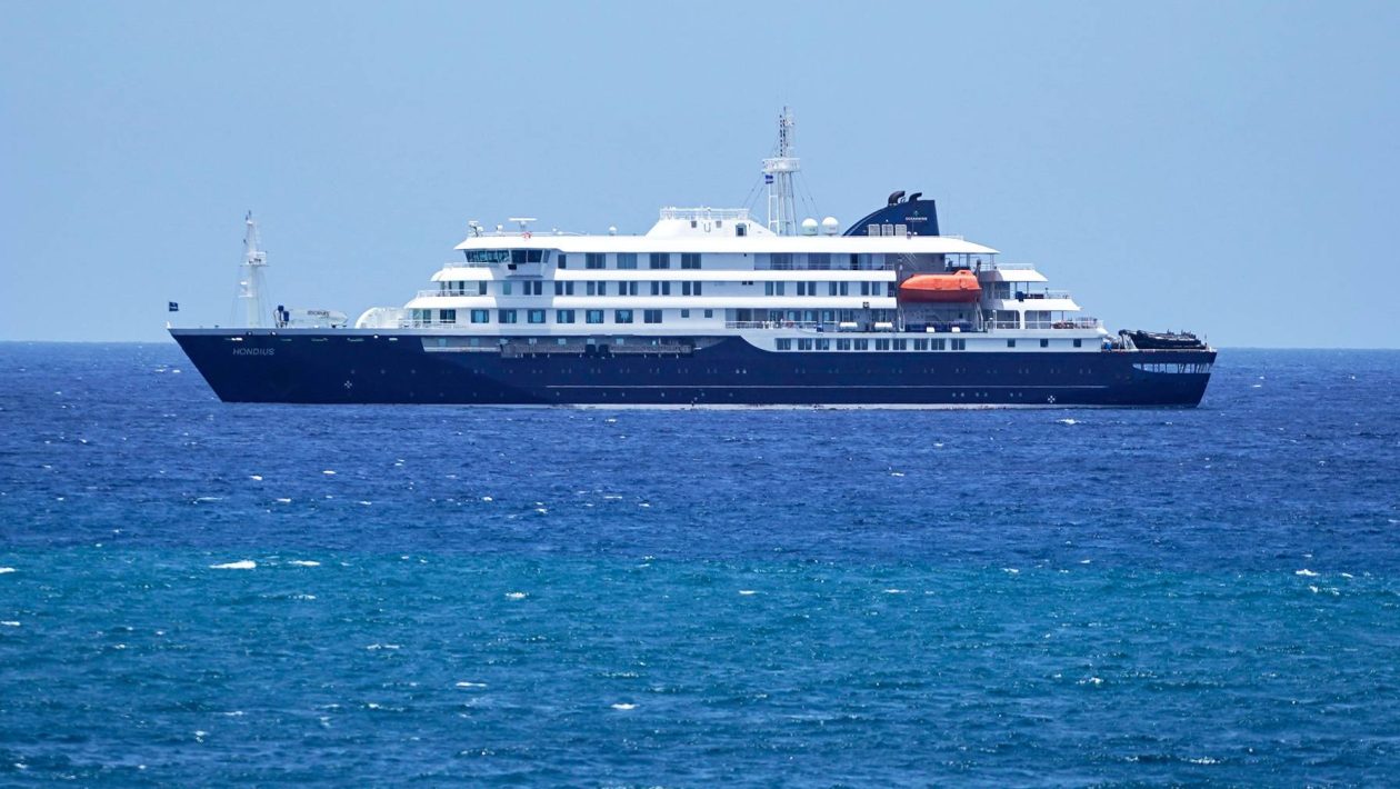 Ship with hantavirus cases is on its way to the Canaries: what will happen?