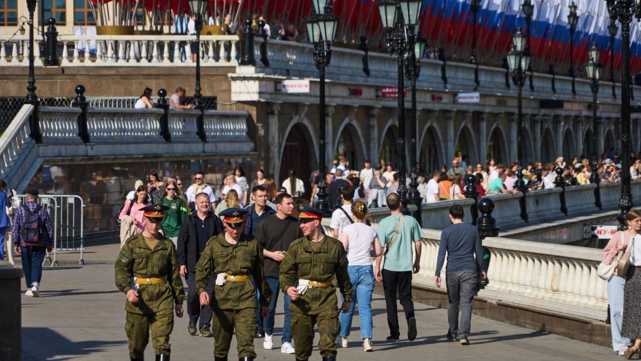 Russia threatens to attack Kiev if Victory Day parade is disturbed