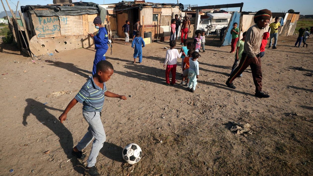 UN warns: more than a billion live in slums and 300 million are homeless