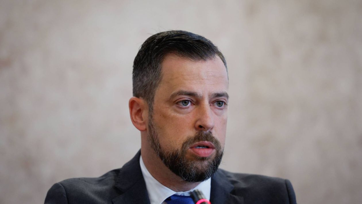 IGAS concluded that António Gandra D'Almeida "did not comply" with standards for the accumulation of public functions
