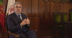 President of the Bar Association considers suing José Sócrates for using his image in court