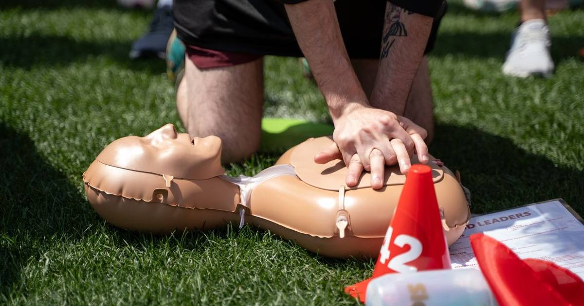 Cardiac resuscitation class in a US stadium breaks world record