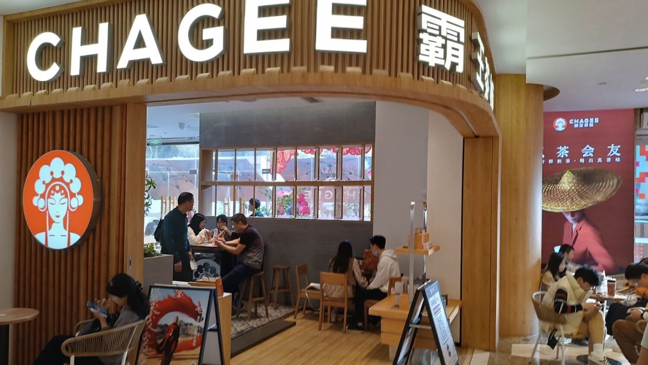 He accused the tea shop of pouring mercury into his drink. The culprit was the boyfriend