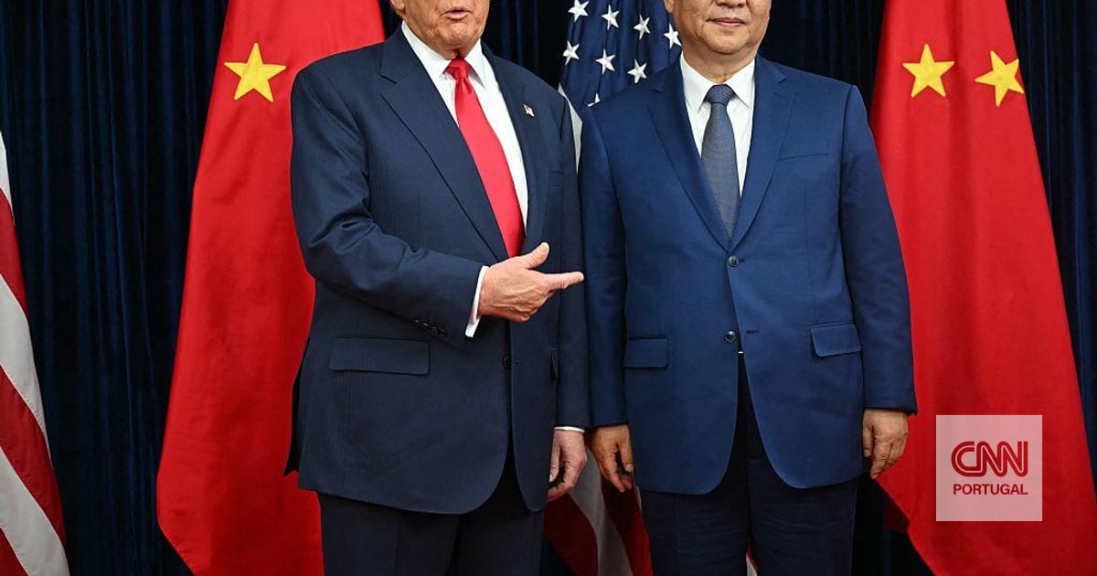 Trump arrives in China for a high-stakes summit in which the giant shadow of war looms