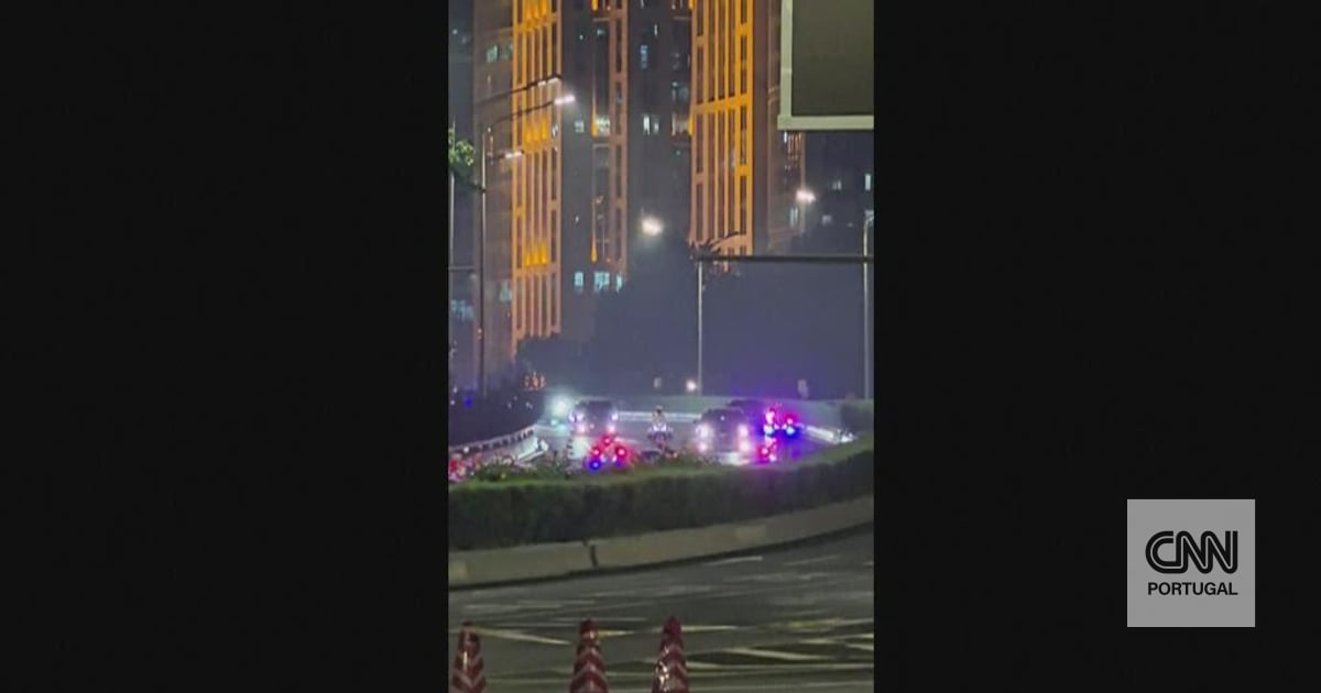 Images of the large apparatus upon Trump's arrival at the hotel in Beijing