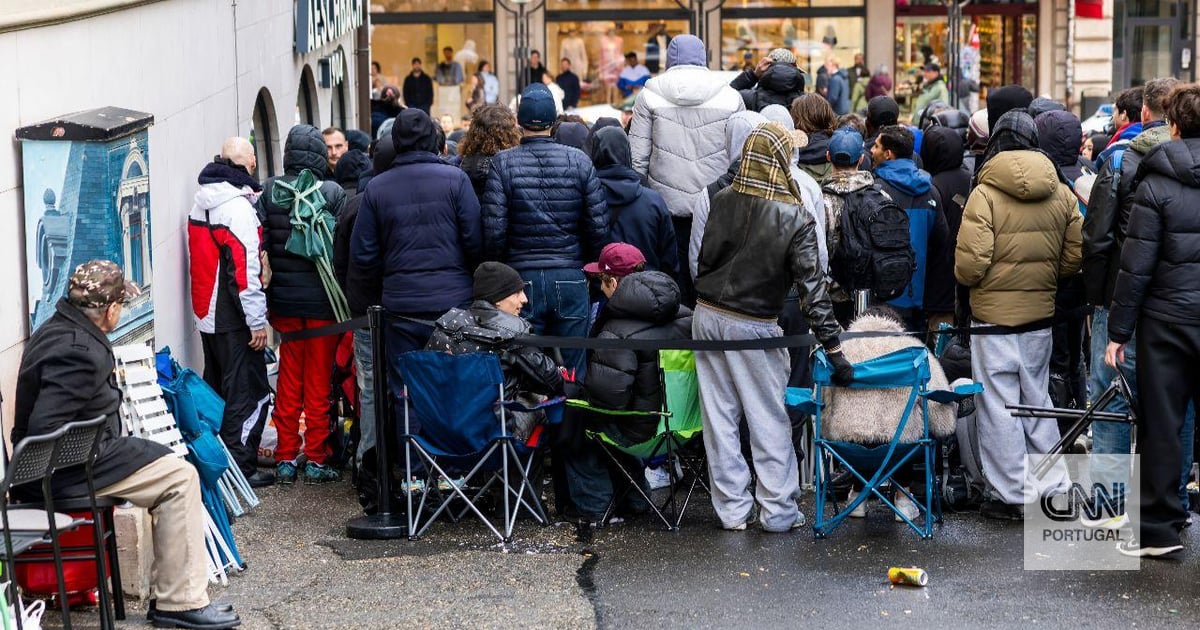 "It was chaos": there were those who waited for hours outside stores - and even those who struggled - just to buy a watch