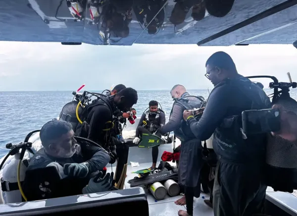 Diver dies during mission to find remains of tourists in Maldives. Operation remains ongoing