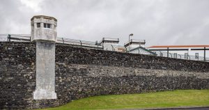 Prisoner escapes from Ponta Delgada jail, but is caught an hour later watching the sea