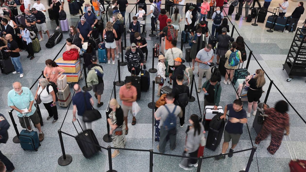 How does the Entry/Exit System that is causing queues at airports work and what data does it collect?