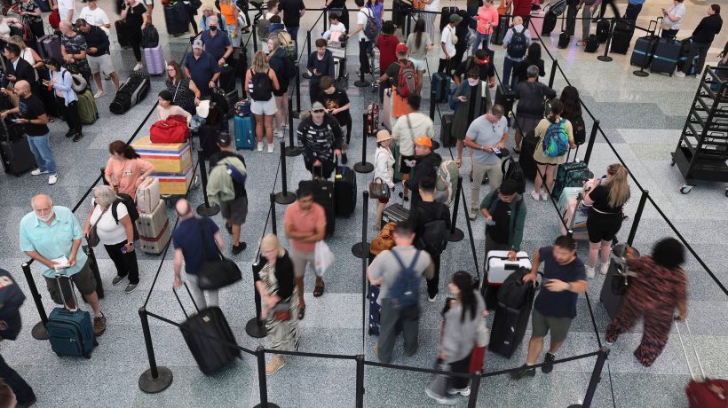 How does the Entry/Exit System that is causing queues at airports work and what data does it collect?