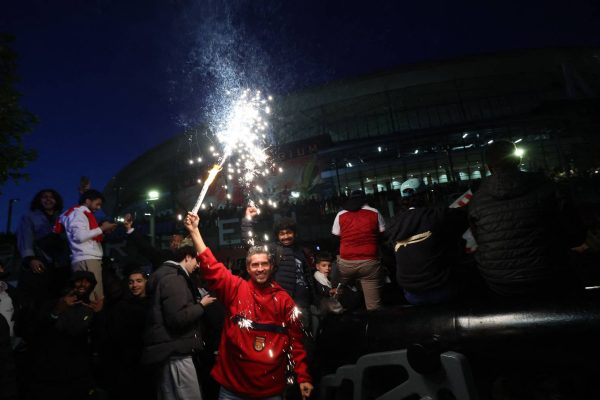 Sofa party: Arsenal become English champions 22 years later and didn't even need to enter the field