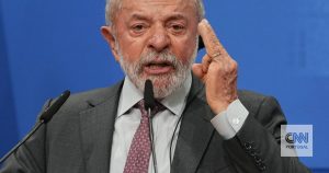 Lula undergoes first radiotherapy session after removing head injury