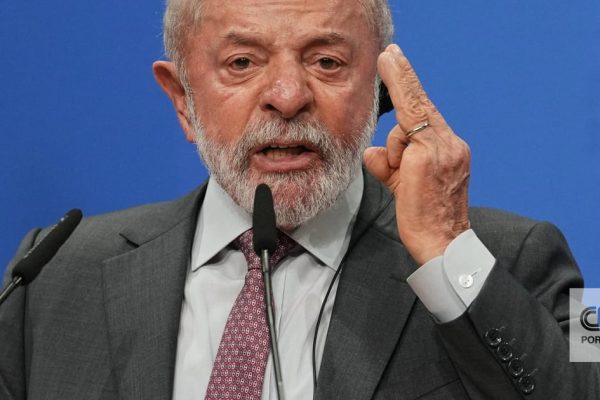 Lula undergoes first radiotherapy session after removing head injury