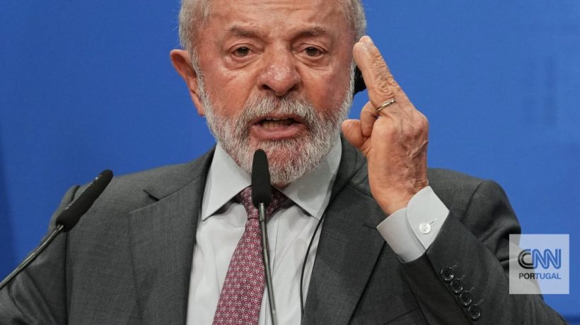 Lula undergoes first radiotherapy session after removing head injury