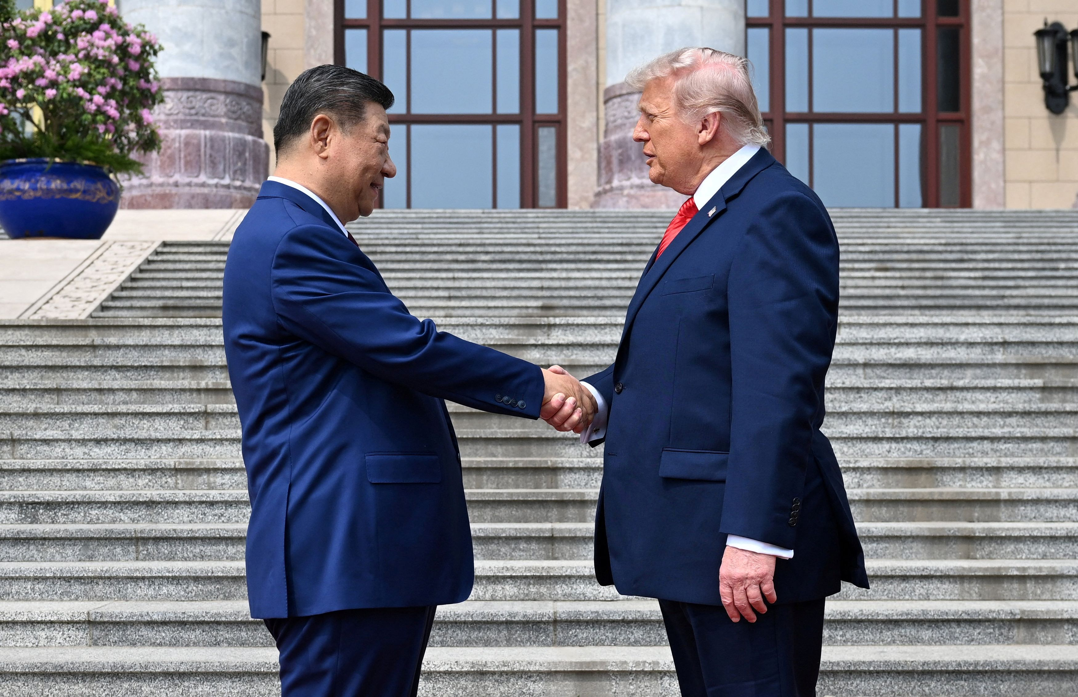 Trump in Xi's "den", the roses and the menu of the two leaders