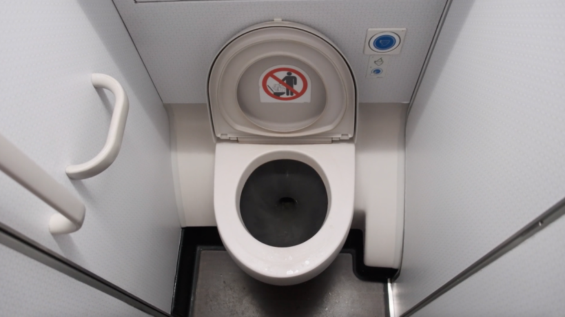 Fans take part in new tournament: urinate (to take care of the Earth)