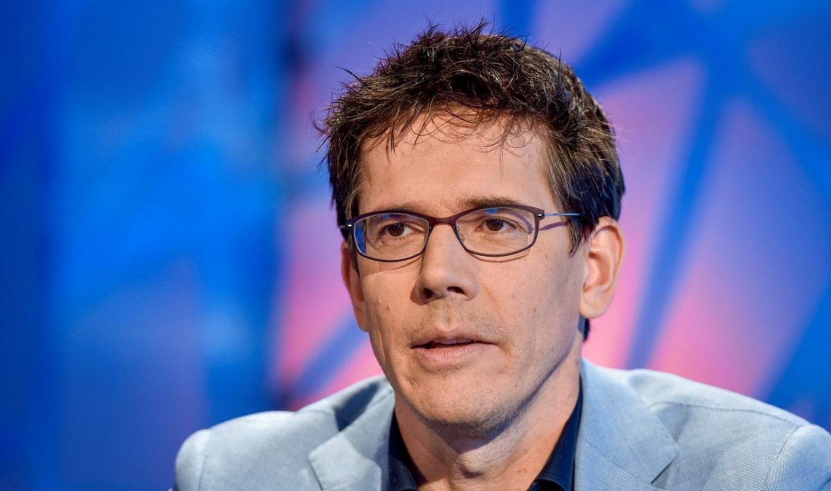 Leader of the Greens in the European Parliament resigns. Had inappropriate relationships with colleagues