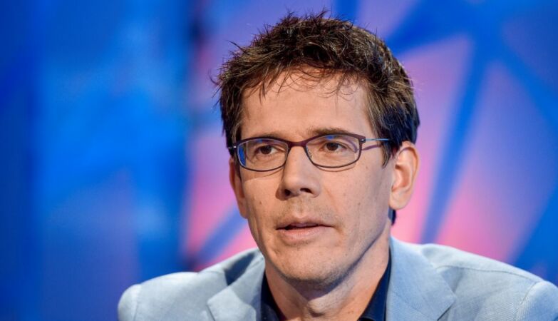 Leader of the Greens in the European Parliament resigns. Had inappropriate relationships with colleagues