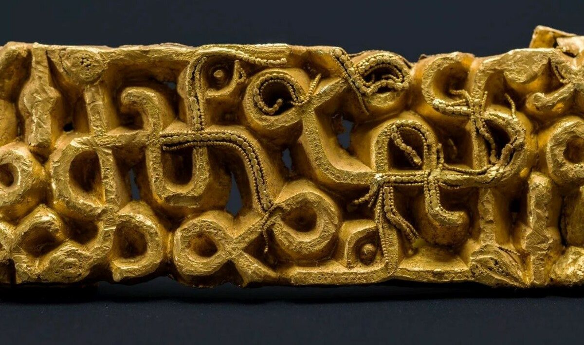 1500-year-old golden sword scabbard discovered in Norway. She was sacrificed by an elite warrior