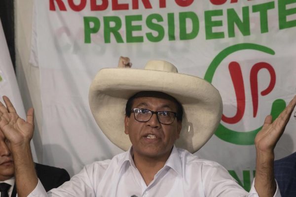 The left-wing candidate for the presidency of Peru, Roberto Sánchez, accused of fraud less than two weeks before the second round with Keiko Fujimori