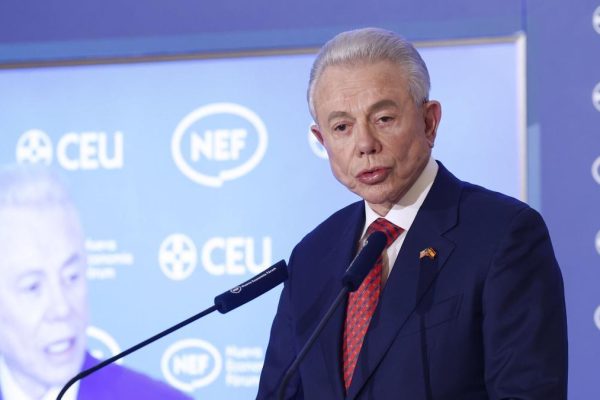 The US ambassador defends Trump's criticism of Spain: "It is nothing against the Spanish people; it is against the Government"