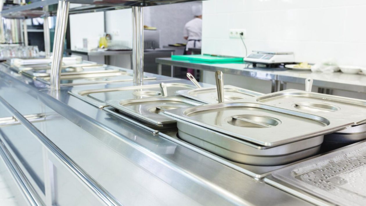 French universities serve one euro meal to all students
