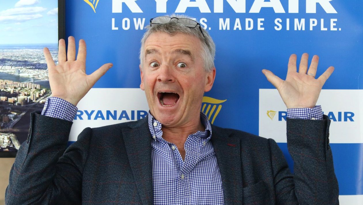Ryanair fed up with drunk passengers. “Who needs beer at six in the morning?”