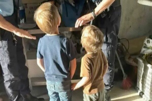 Brothers abandoned in Alcácer do Sal return to France, but not to their father (who broke the silence)