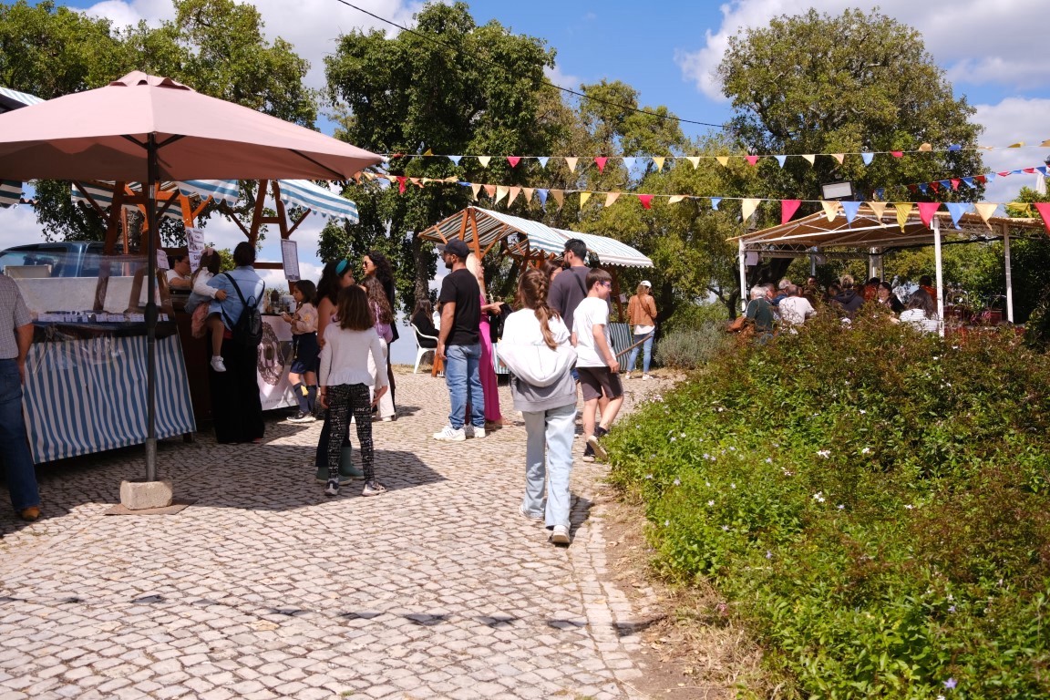 Parises celebrates the Festa dos Tabuleiros Floridos with procession, walks and mountain traditions