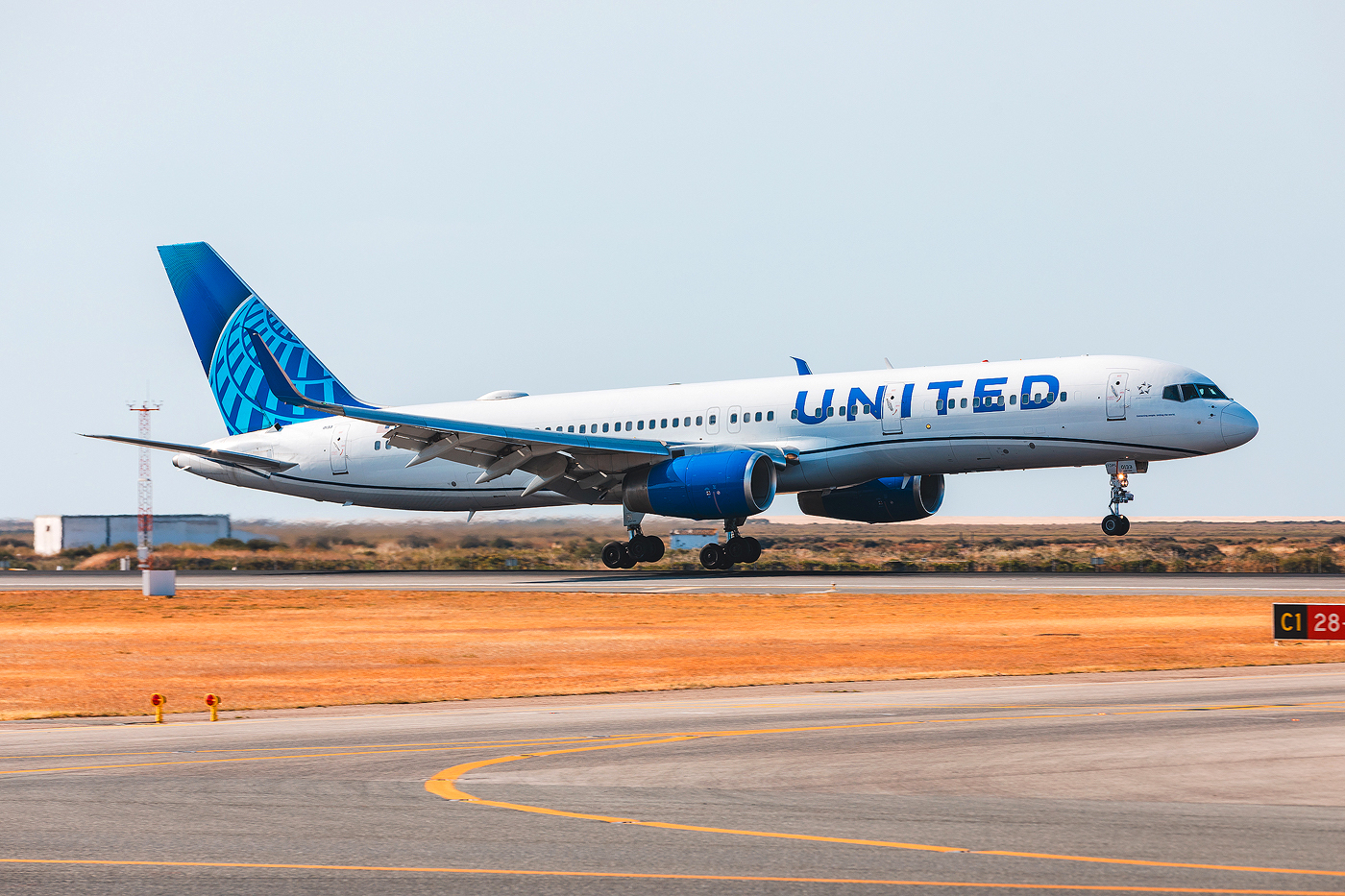Faro and Madeira resume direct flights to New York with United Airlines