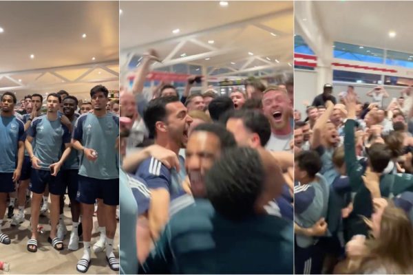 Arsenal players' reaction to winning the Premier League 22 years later