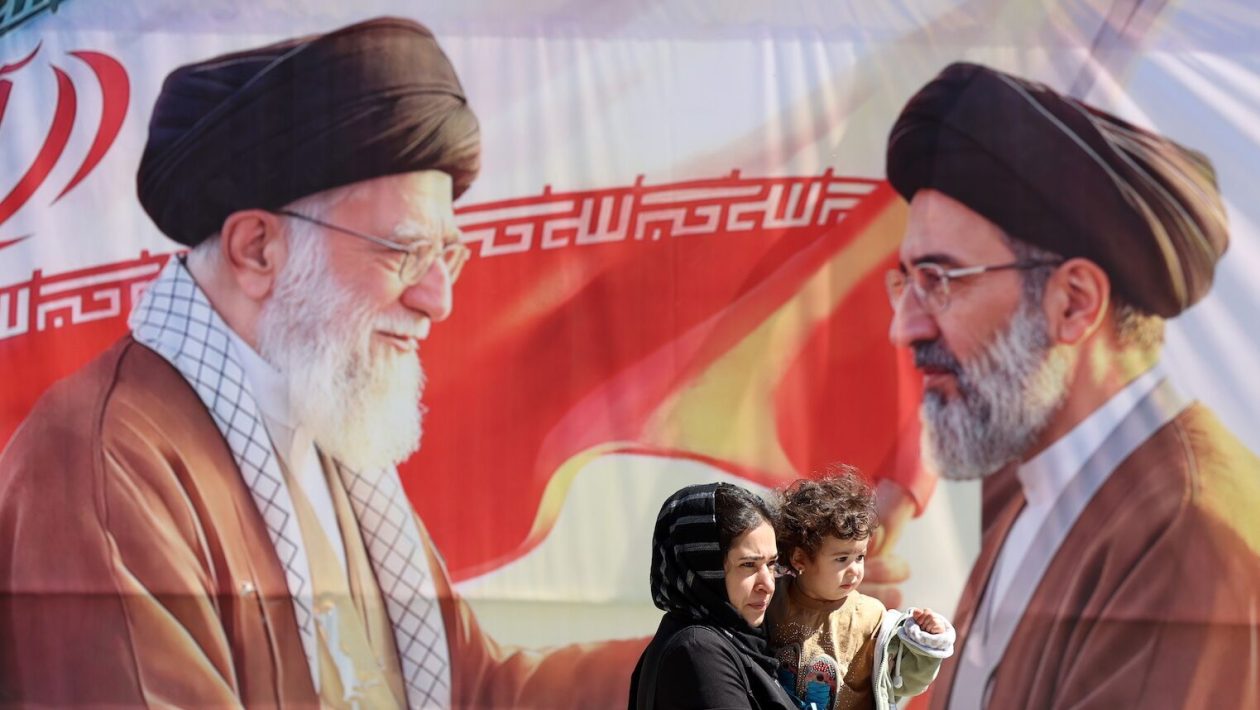 Iran extends restrictions on the country's news distribution