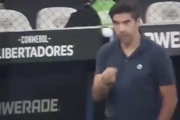 Abel Ferreira gives “motivation” to player using… middle finger