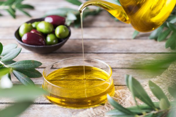 Goodbye olive oil? Main producers worldwide concerned about the drop in the price of 'liquid gold' and the strong impact of this factor on the next harvests