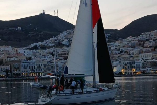 Israel stops flotilla where two Portuguese were