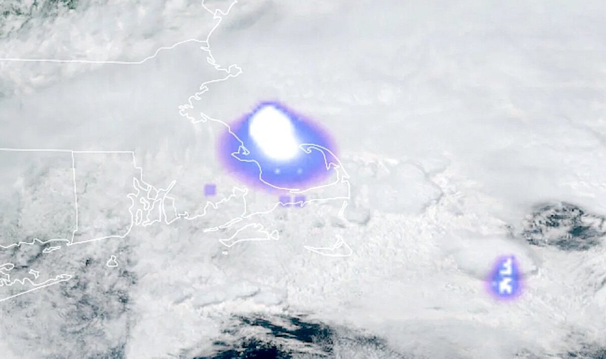 Meteor explodes off the coast of Massachusetts. Heard across the state