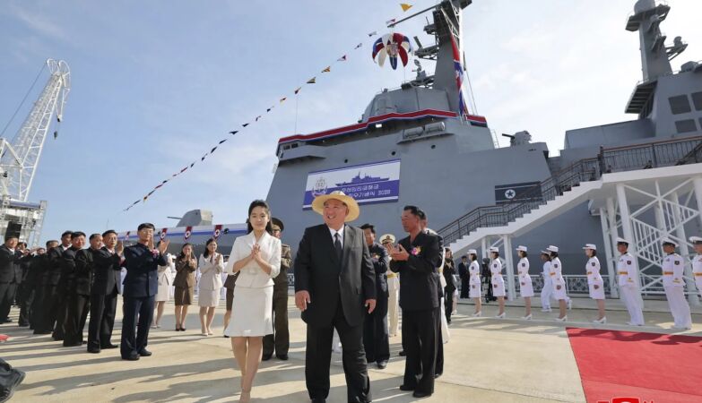 North Korea installs artillery pieces capable of reaching Seoul (and launches its destroyer)