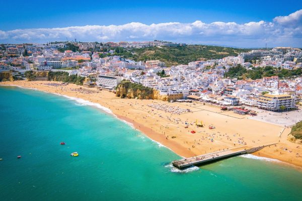 Goodbye bathers? This beach in the Algarve, which is popular all year round, has just lost its Blue Flag and could become 'deserted'