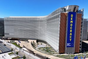 Commission: EU is committed to the agreement with the US - "We will protect our interests"