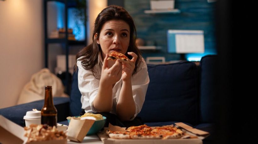 Eating at night increases the risk of intestinal diseases