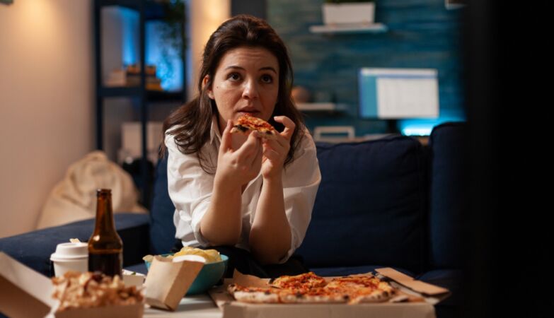 Eating at night increases the risk of intestinal diseases