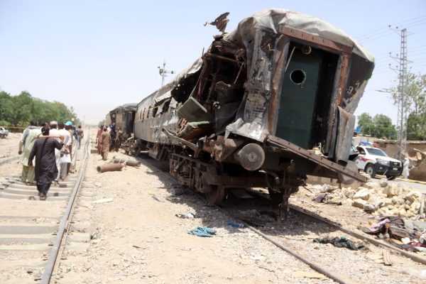 Train bomb attack: at least 29 dead in Pakistan