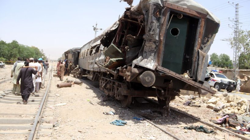Train bomb attack: at least 29 dead in Pakistan
