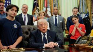 +18: a pornographic Trump talks about shots in the forehead and trans athletes in front of children