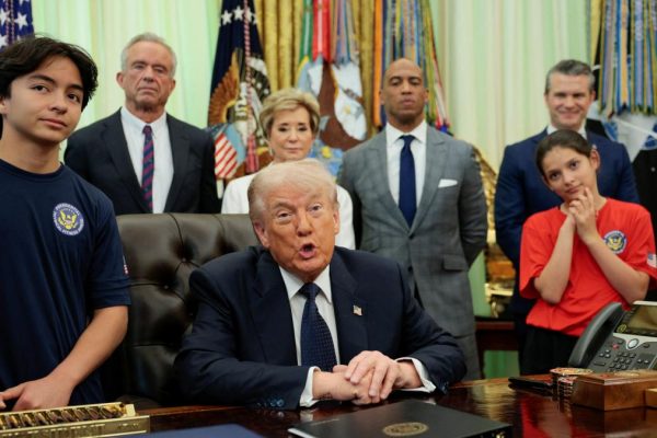 +18: a pornographic Trump talks about shots in the forehead and trans athletes in front of children