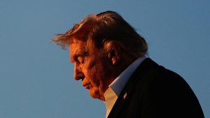 Trump's popularity sinks in Hormuz: at its lowest point in history