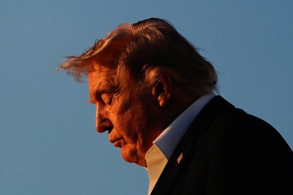 Trump's popularity sinks in Hormuz: at its lowest point in history